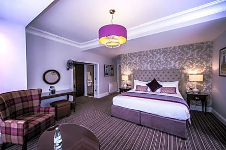  KING JUNIOR SUITE - COMP WIFI/LIVING AREA WITH SOFA/50 INCH HDTV - 46 SQM/ESPRESSO/USB PORT/WATER/BATHROBE -