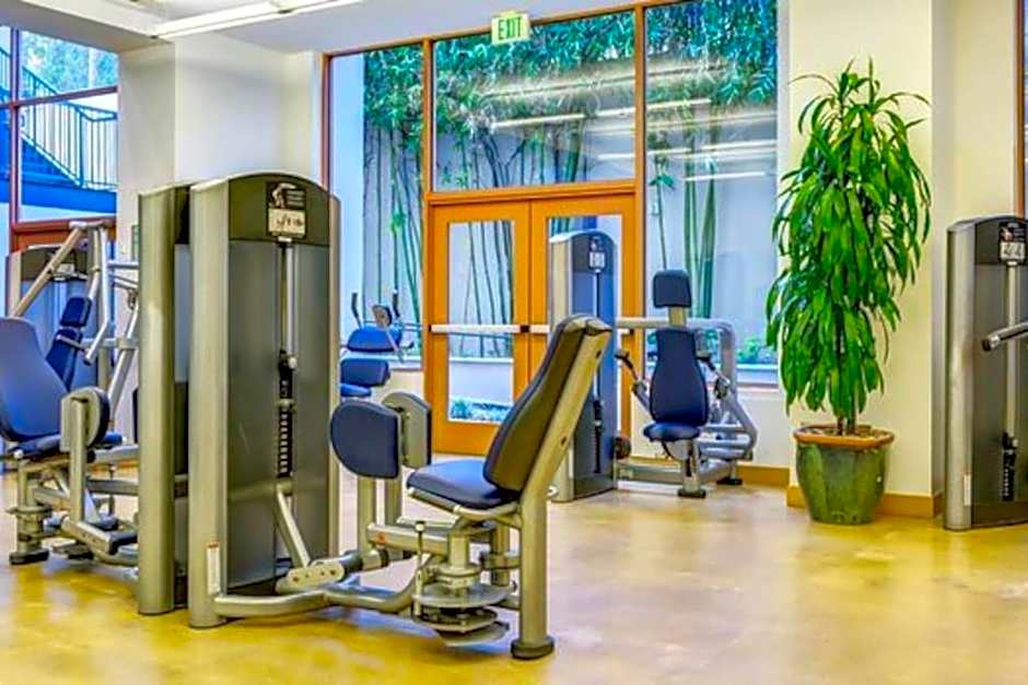 Lux One Bedroom Condo with Garden View