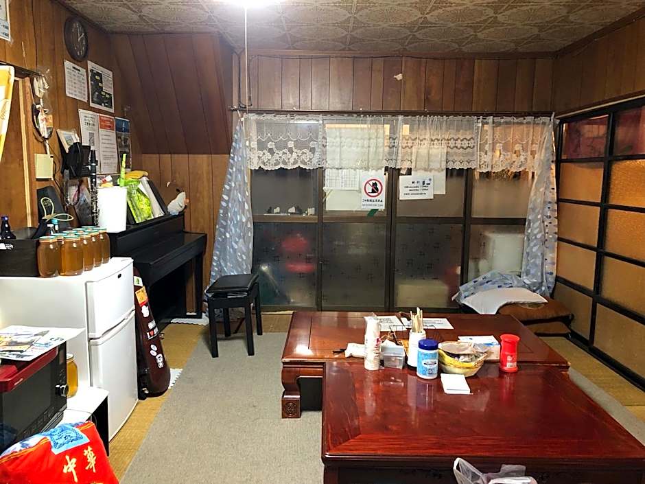 日本一しょぼいゲストハウス ウタラといかん Poor and Shabby GuestHouse "UtaraToikan"