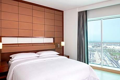 Business Suite, 1 Bedroom Suite, 1 King, Skyline view