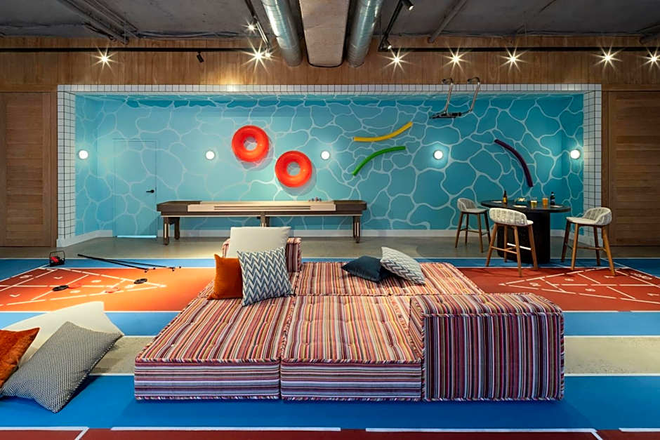 Moxy St. Petersburg Downtown