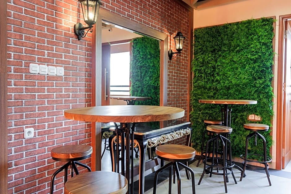 RedDoorz Plus @ CBD Bintaro