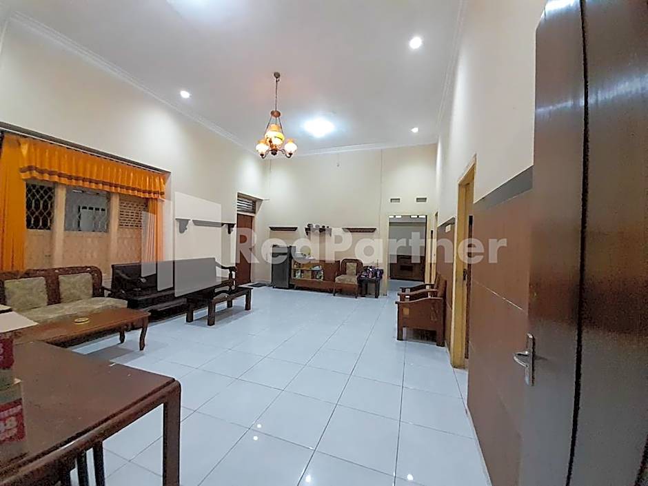 LH101 Guest House Syariah near Makam Sunan Bonang RedPartner