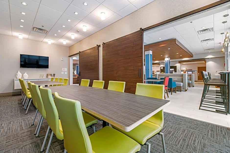 Holiday Inn Express & Suites - Carrollton West, an IHG Hotel