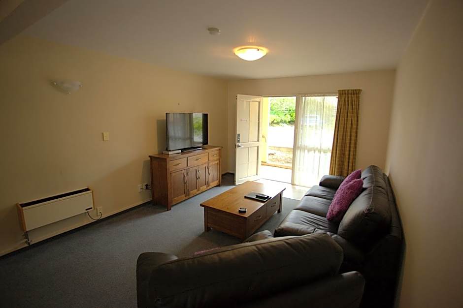 Birchwood Manor Motel