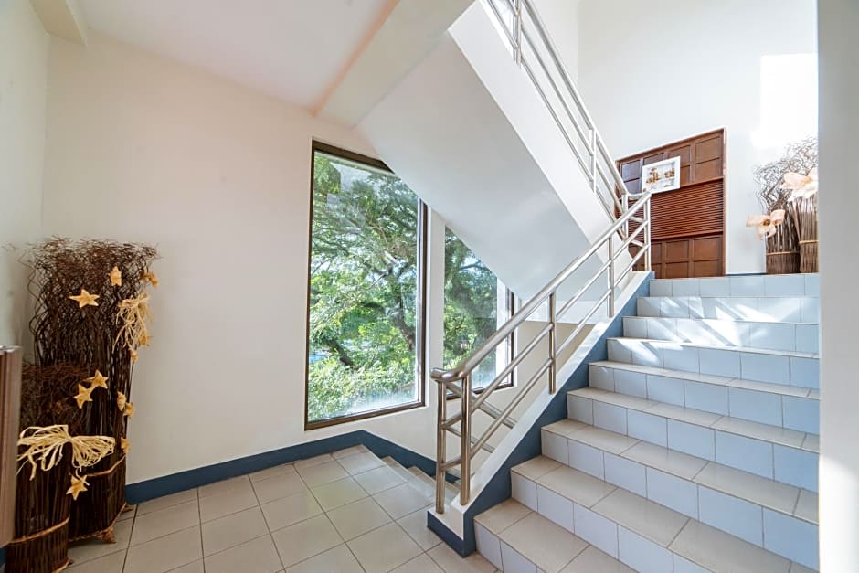 RedDoorz @ Arimbay Legazpi City