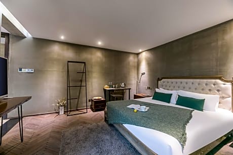 Queen Room with Spa Bath