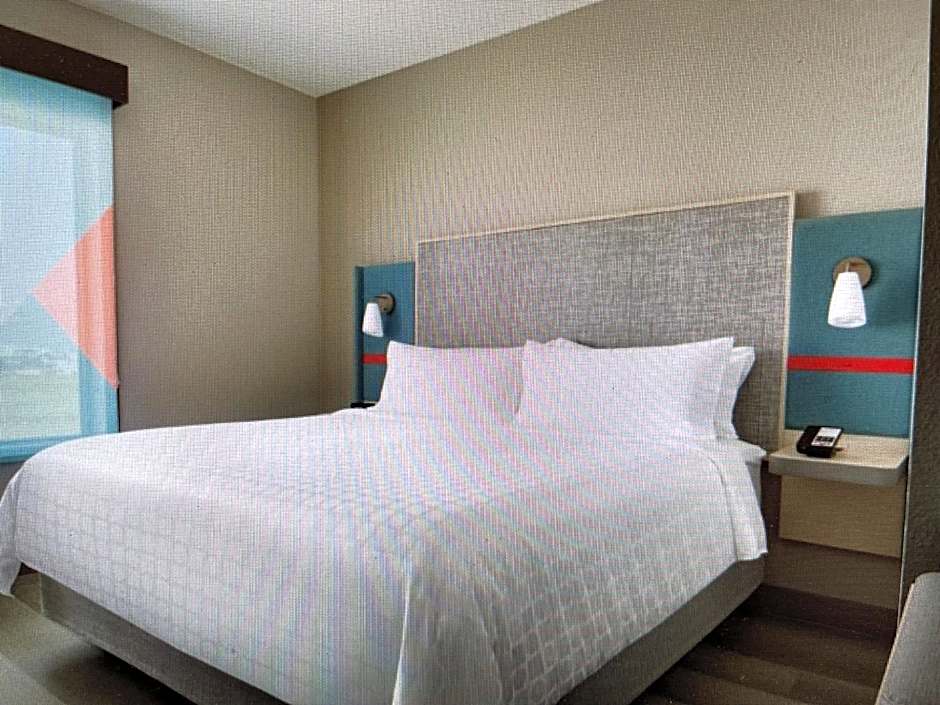 avid hotels - Detroit - Warren By IHG