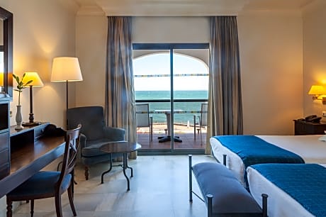 SEAVIEW DOUBLE ROOM WITH AN EXTRA BED FOR 3 ADULTS