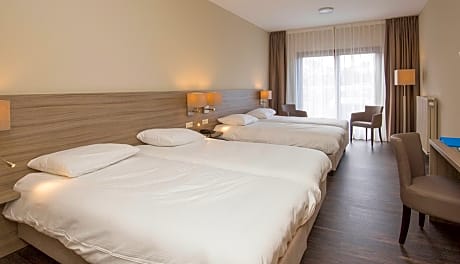 Familyroom comfort with shower