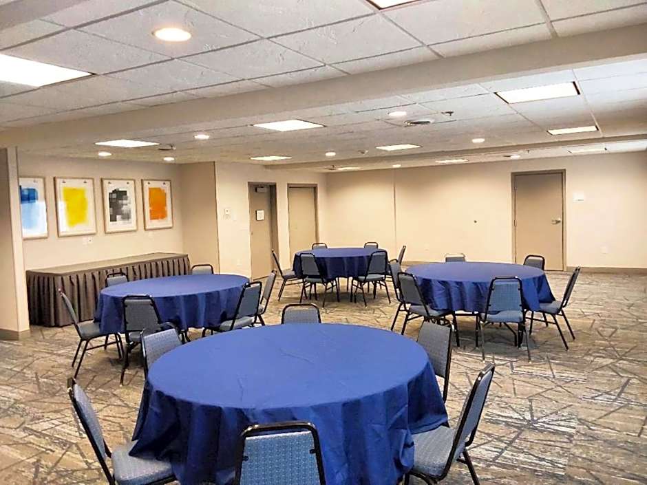 Holiday Inn Express Hotel & Suites Antigo By IHG