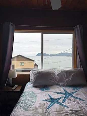 Curley's Resort & Dive Center