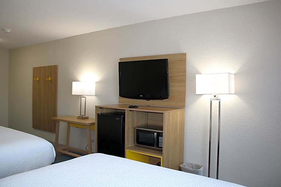 Days Inn by Wyndham Waco University Area