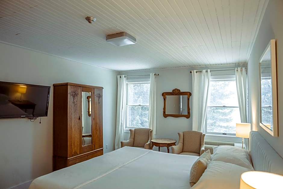 South Landing Inn