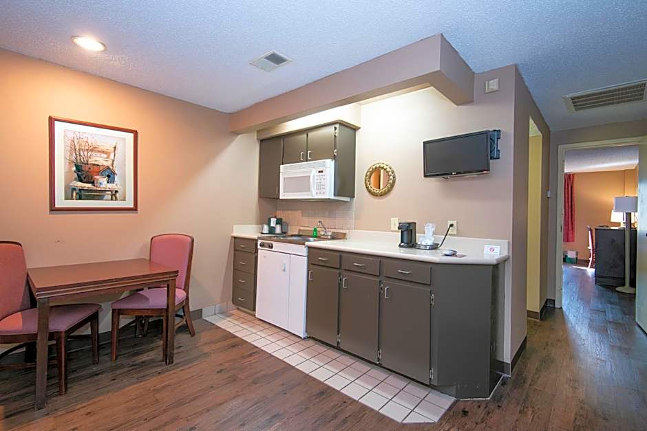 Guest Inn & Suites - Midtown Medical Center