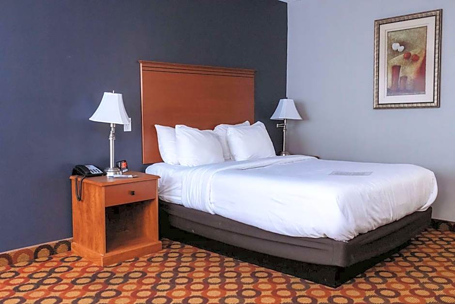 AmericInn by Wyndham Appleton Downtown