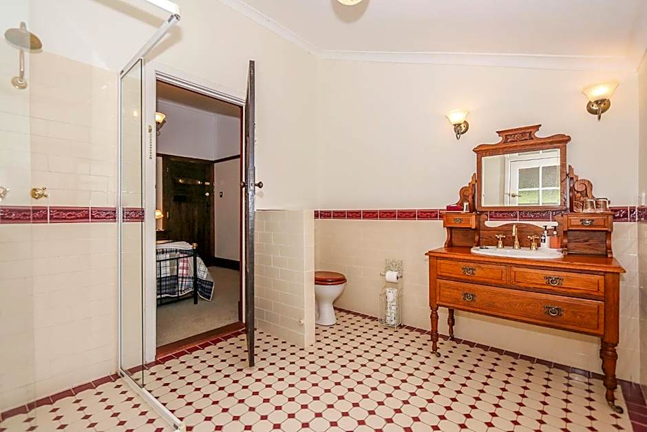 Rosebridge House Bed & Breakfast