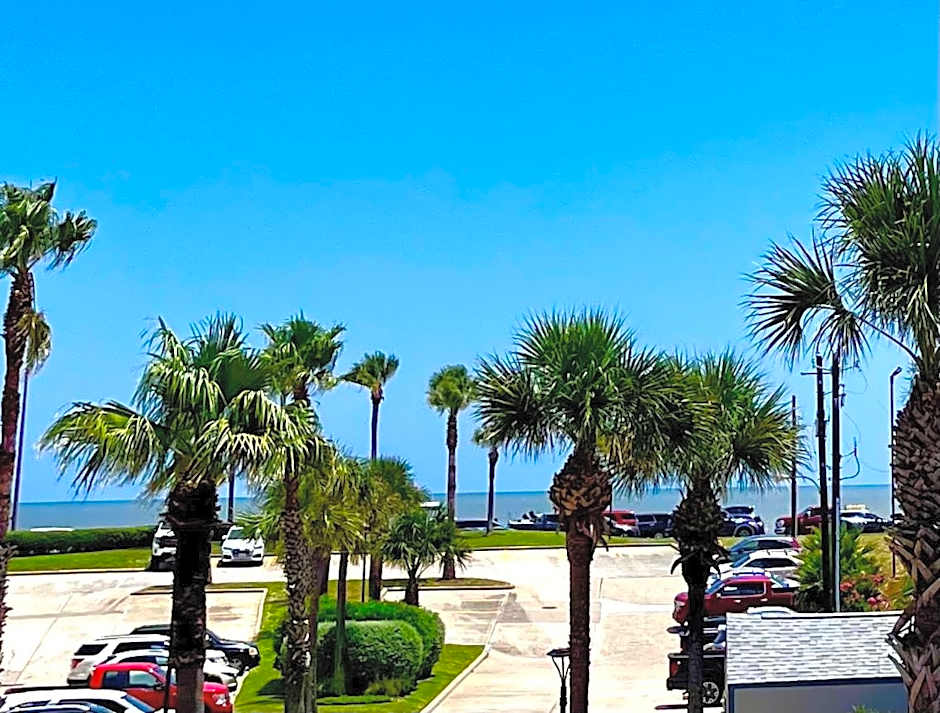 Cozy Galveston Beach Front Condo