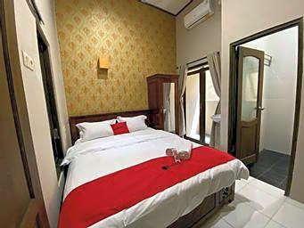 RedDoorz near Mojokerto Train Station