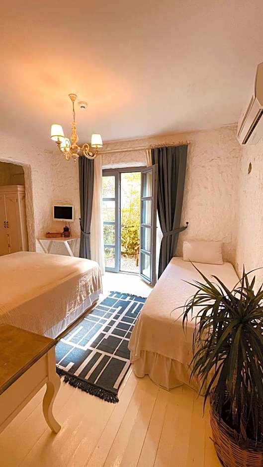 Mina Otel by Adda Alaçatı