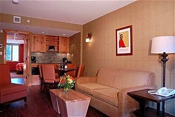 Fox Hotel And Suites