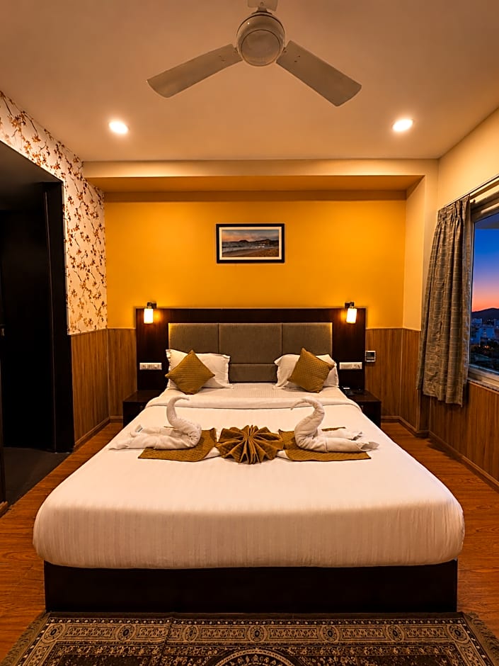 Royal Palm - Hotel Near Udaipur Railway Station