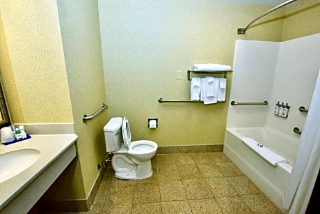 Queen Room with Hearing Mobility Accessible Tub - Non-Smoking