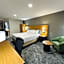 Ashbourne Hotel Canton/Hall of Fame I-77