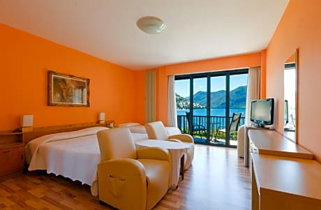 Standard Double Room with Balcony and Lake View