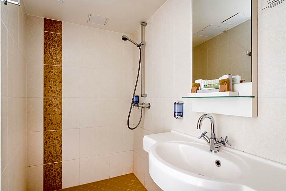 Meriton Old Town Garden Hotel