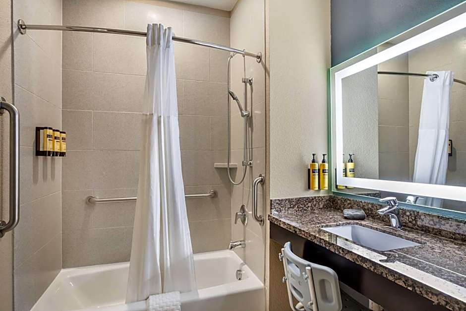 Best Western Plus Lake Jackson Inn & Suites