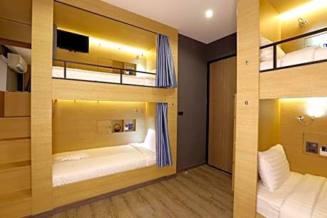 Bed in 6-Bed Mixed Dormitory Room