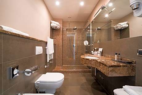 Deluxe Double or Twin Room with Sea View