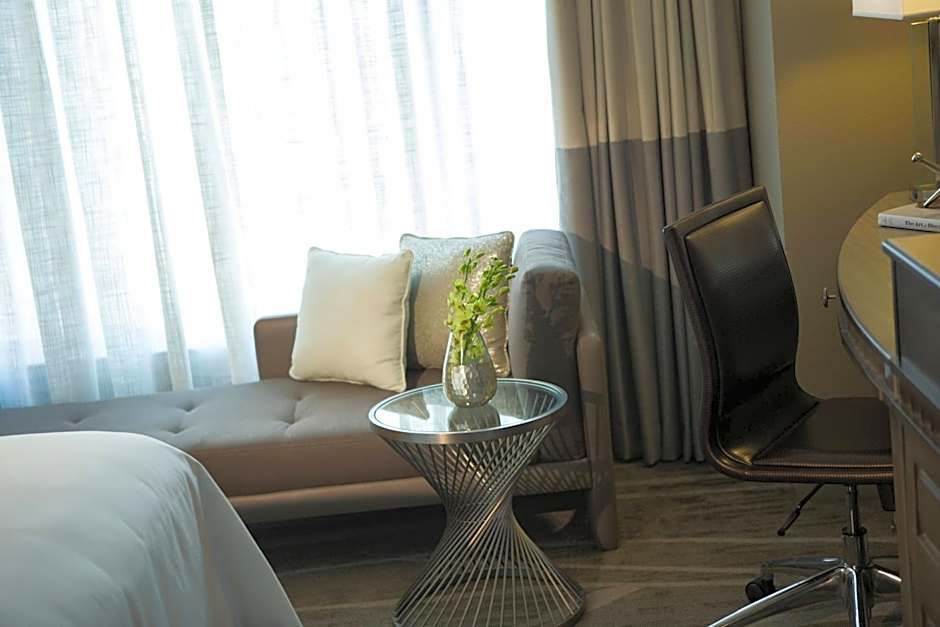 Renaissance by Marriott Tampa International Plaza Hotel