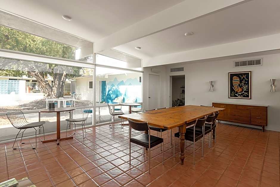 Monkey Tree Hotel by AvantStay Stylish Hotel in Palm Springs w Pool
