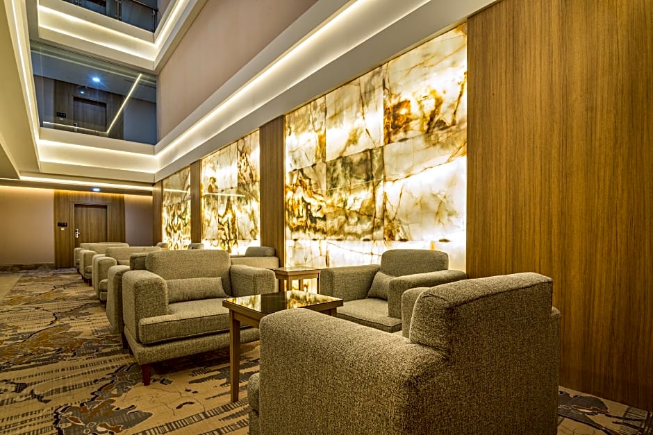 Mirnian Hotel