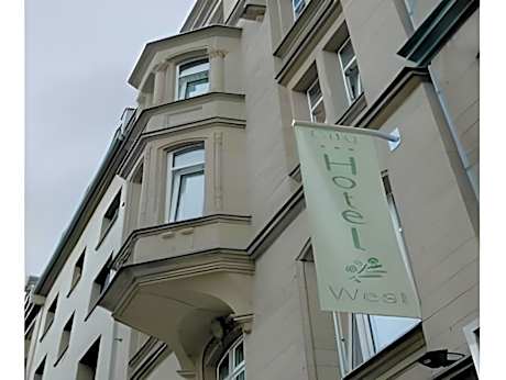 City Hotel West