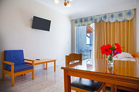 Studio Apartment Bungalow UPPER floor