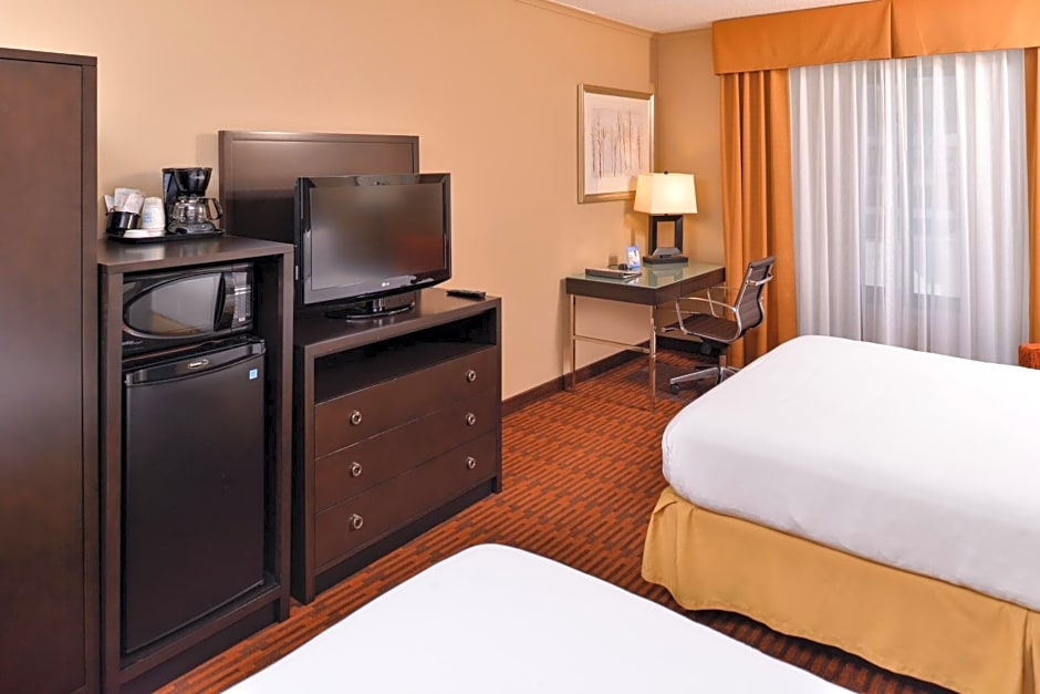 Holiday Inn Express Breezewood, an IHG Hotel