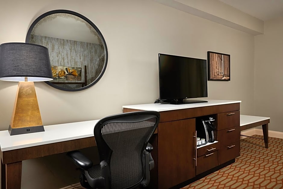 Virginia Crossings Hotel, Tapestry Collection by Hilton