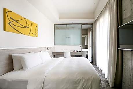 Deluxe King Room-No Breakfast Included