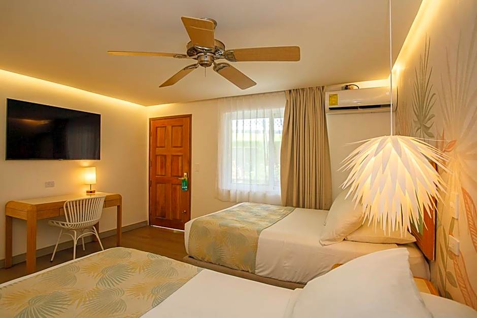 Hotel Cocoplum Beach