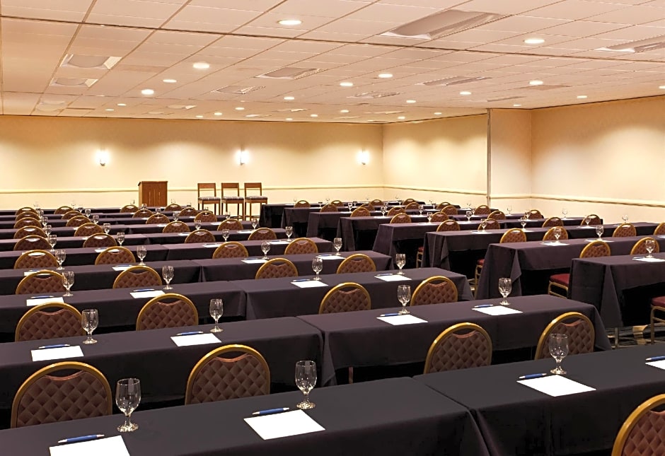 Four Points by Sheraton Cleveland Airport