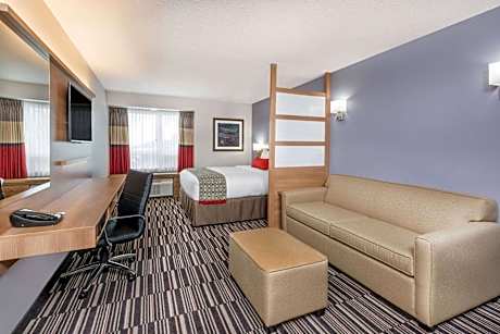 Junior Suite with One Queen Bed - Non-Smoking