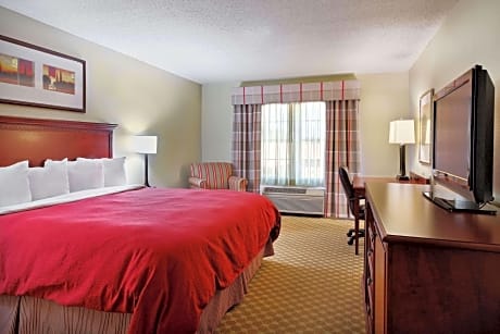 1 King Bed, Suite, Nonsmoking, Accessible