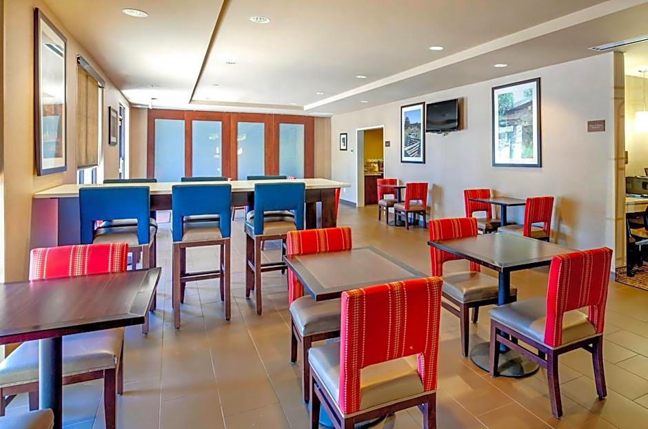 Comfort Inn & Suites Lynchburg Airport - University Area