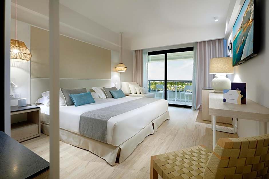 Photo 1 of 6 of Deluxe, Sea View