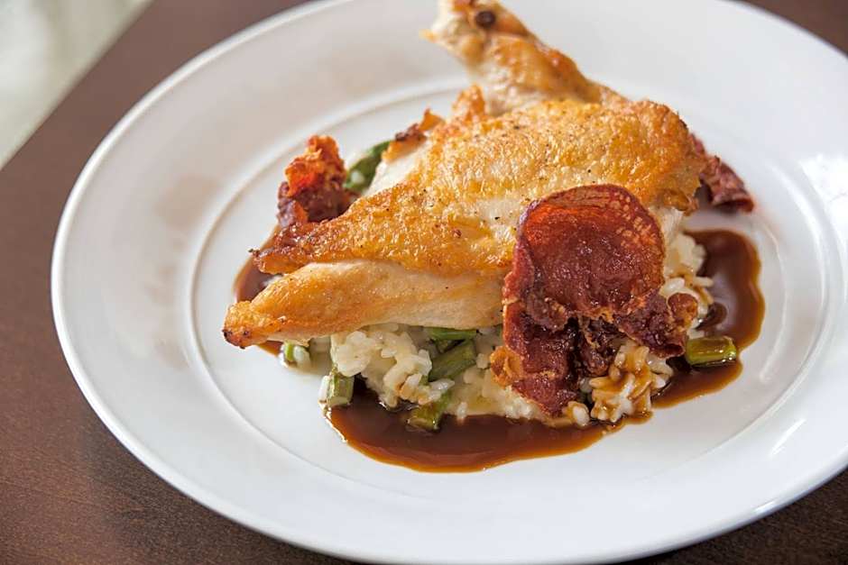 Renaissance by Marriott Cincinnati Downtown Hotel