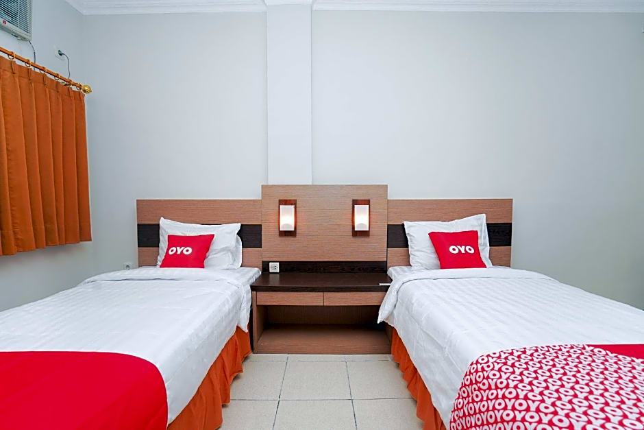 Super OYO 2075 Graha Marina