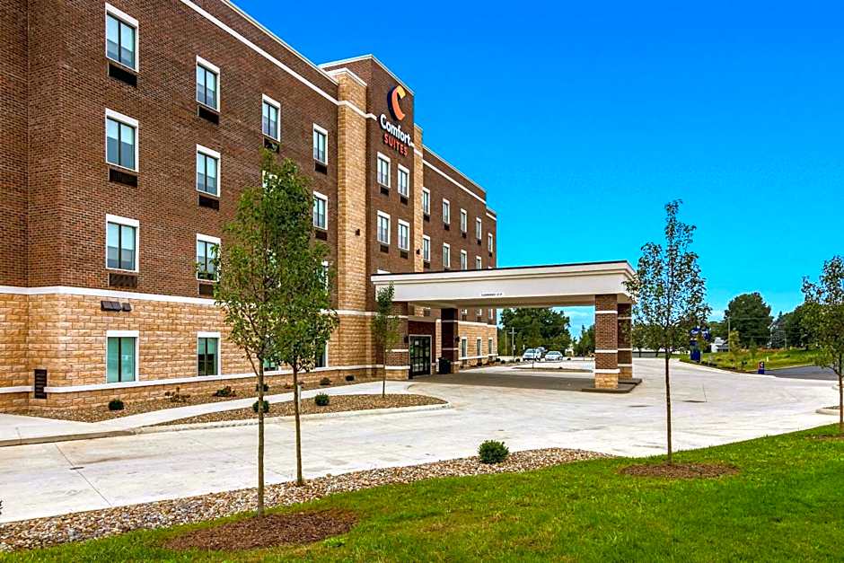 Comfort Suites Wooster near University Campus